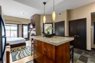 Cozy Rocky Mountain Studio with Hot tub and Gym - 4