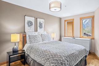 Peaceful 2BR Retreat with MTN Views Close to Banff - 8