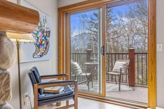 Rustic Creekside Retreat 2BR with Stunning View - Canmore - 9