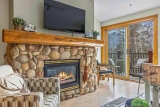 Rustic Creekside Retreat 2BR with Stunning View - Canmore - 6