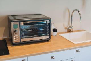 Cozy Luxe Pool Stay - 6 min Walk to Palm Beach - 1