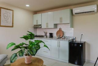 Cozy Cottage Surrounded by Tropical Paradise - 6