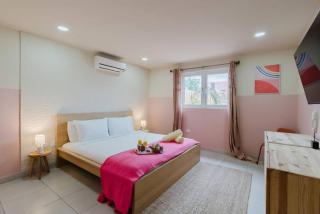 Cozy Cottage Surrounded by Tropical Paradise - 4