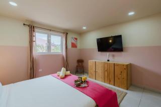 Cozy Cottage Surrounded by Tropical Paradise - 3