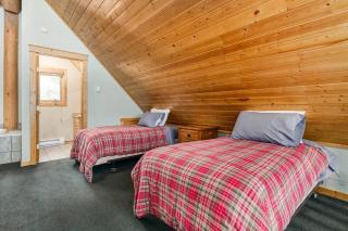 Beautiful Rustic Chalet in the Heart of Rockies - 2