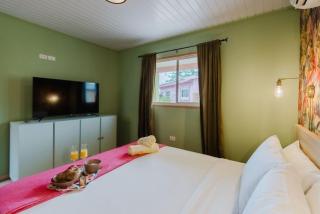 Private Retreat King Bed Near Palm Beach - 2