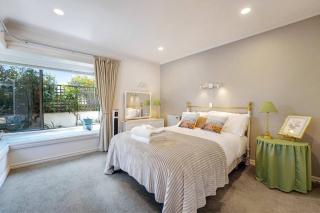 Premium Orewa Beachside Escape - Backyard & BBQ - 3