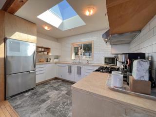 Marielles Lookout - Your Oceanfront Escape Framed by Forest & Waves - 2