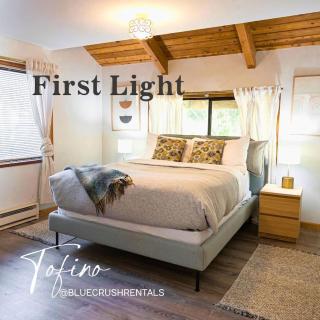 First Light - Vintage waterfront with hot tub - One Bedroom - Tofino - 0