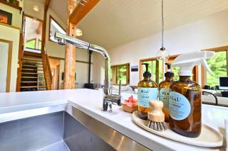 Cedar and Salt - By the beach with hot tub and sauna - 4