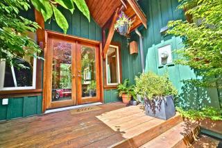 Cedar and Salt - By the beach with hot tub and sauna - 5
