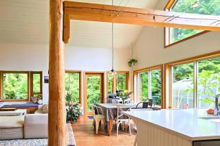 Cedar and Salt - By the beach with hot tub and sauna - 3