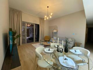 Two-Bedroom Apartment with Prime Metro Access - 6