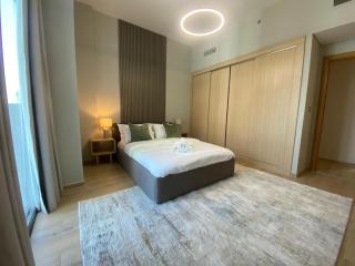 Two-Bedroom Apartment with Prime Metro Access - 4