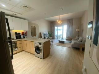 Two-Bedroom Apartment with Prime Metro Access - 2