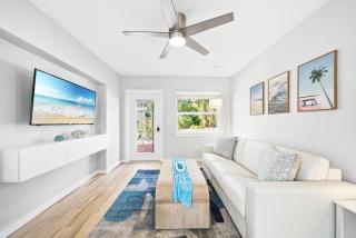 Siesta Key, Heated Pool, Dock on Lagoon, Turtle Beach 1 mile and Crescent Beach 2 miles, 1bdr - 6