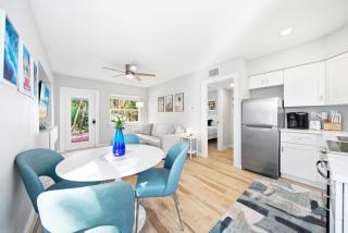 Siesta Key, Heated Pool, Dock on Lagoon, Turtle Beach 1 mile and Crescent Beach 2 miles, 1bdr - 7