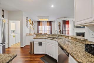 Elegant Retreat Spacious with Outdoor Fireplace - 8