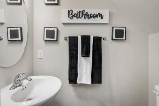 Roomy Getaway Elevate Your Stay, 6 Mins to RIC - 1