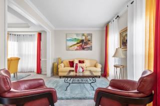 Royal Retreat Luxurious House with 4 King Beds - 5