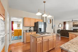 Royal Retreat Luxurious House with 4 King Beds - 3