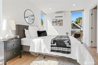 Ballard 5 bedroom Family Vacation Home - 6