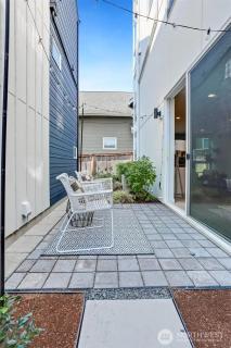 Ballard 5 bedroom Family Vacation Home - 4