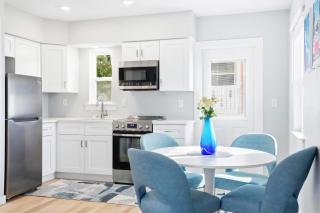 Siesta Key, Heated Pool, Dock on Lagoon, Turtle Beach 1 mile and Crescent Beach 2 miles, 1bdr - 1