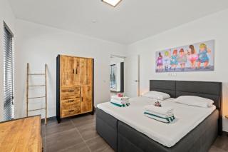 Villa Vredenberg - Modern Private Villa with Pool in Gated Resort - 1