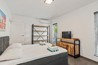 Villa Vredenberg - Modern Private Villa with Pool in Gated Resort - 3