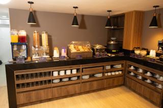 Hotel Continental ByHours - 8