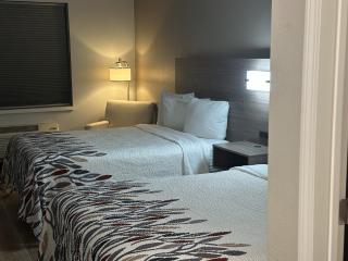 Red Roof Inn & Suites Middleborough - Middleboro - 2