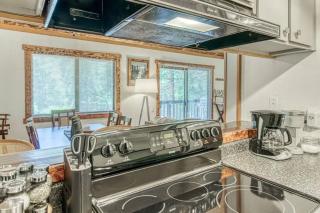 Little Ski Lodge-Across from Spa & Sauna - 2