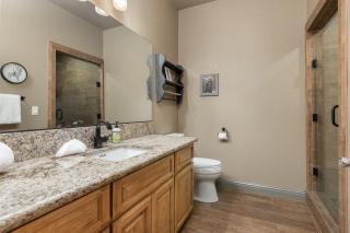 Lazy Bear Lodge Rustic Luxe Villa with spa & gameroom - 8