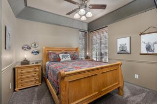 Lazy Bear Lodge Rustic Luxe Villa with spa & gameroom - 5