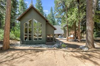 Lazy Bear Lodge Rustic Luxe Villa with spa & gameroom - 3