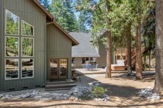 Lazy Bear Lodge Rustic Luxe Villa with spa & gameroom - 2