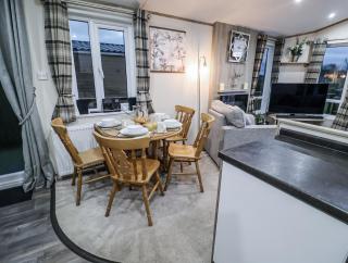 Lakeside Lodge with Hot Tub - 5