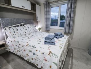 Lakeside Lodge with Hot Tub - 2