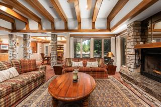 Single level Family cabin-Fenced in yard for pets & kids - 8