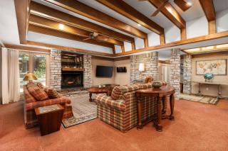 Single level Family cabin-Fenced in yard for pets & kids - 3