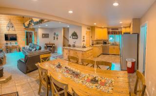 Bear Bottoms Family Cabin-Huge GAME ROOM - 5