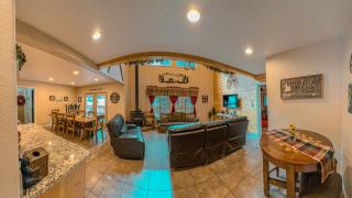 Bear Bottoms Family Cabin-Huge GAME ROOM - 4