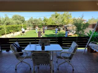 George's family friendly maisonette with great exterior - 8