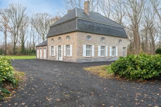 Charming villa in the heart of a historic estate -  - 9