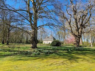 Charming villa in the heart of a historic estate -  - 3