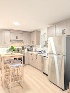 The Sunset Haven- Cozy 2BR Basement Suite near White rock - 5