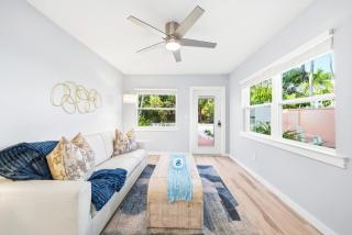 Siesta Key, Heated Pool, Dock on Lagoon, Turtle Beach 1 mile and Crescent Beach 2 miles, 1bdr - 2