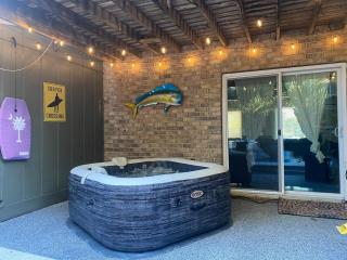 Full townhouse near Shem Creek & Downtown with Hot Tub - 8