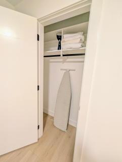 The Sunset Haven- Cozy 2BR Basement Suite near White rock - 2